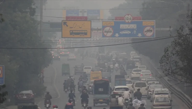 Pakistan’da hava kirliliğinin azaltılması için yapay yağmur üretildi