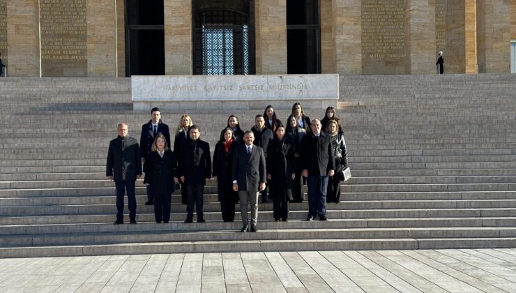 TBMM’de temaslarda bulunmak üzere Ankara’ya giden Meclis Komitesi Anıtkabir’i ziyaret etti – BRTK