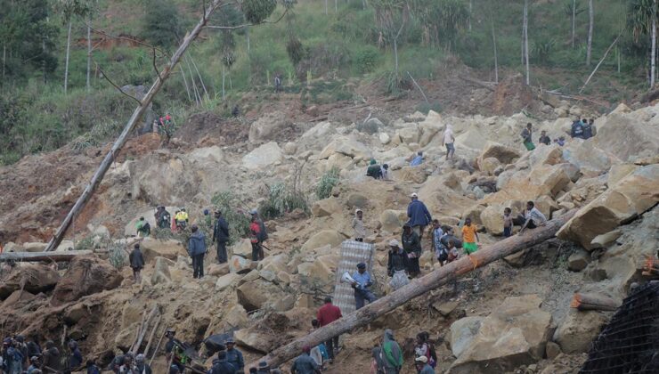 Papua Yeni Gine’de 2 bin kişi toprak altında kaldı