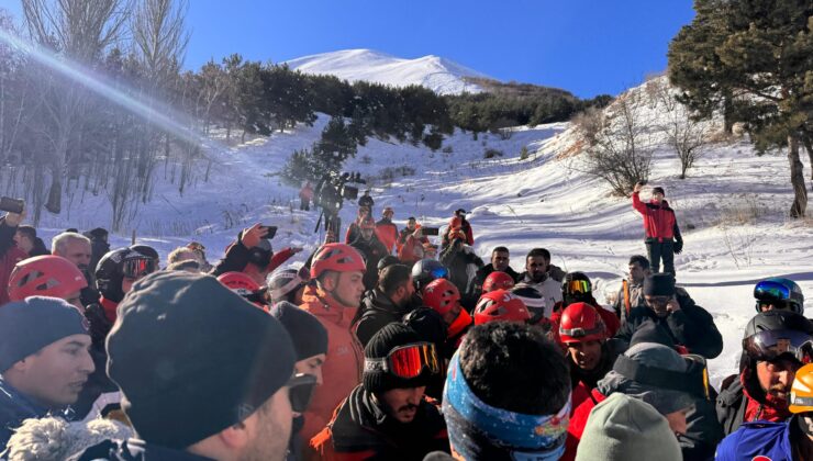 Türkiye Sağlık Bakanlığı, hayatını kaybettiği açıklanan sporcunun yoğun bakımda olduğunu duyurdu