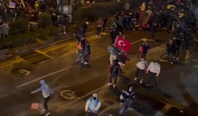 Saraçhane’de izinsiz gösteri yaparak polise saldıran gruba müdahale edildi